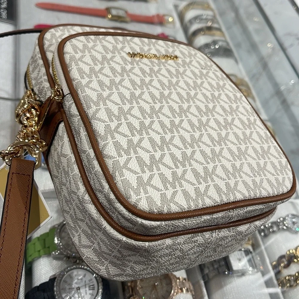 MICHAEL KORS Jet Set Travel Md NS Logo Crossbody Flight Bag Messenge Vanilla NWT